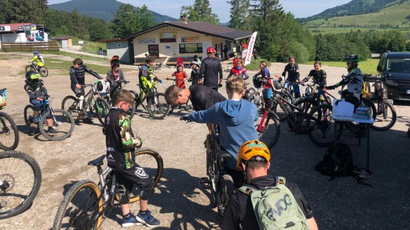 Rookie Camp Bikepark Oberammergau Bayern, MTB Warmup - Die Rasenmäher Mountainbike Camp